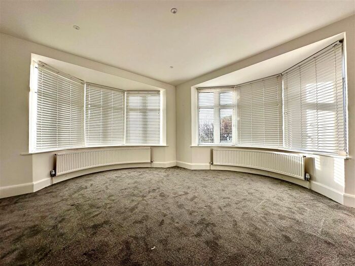 1 Bedroom Flat To Rent In Marine Drive, Rottingdean, Brighton, BN2