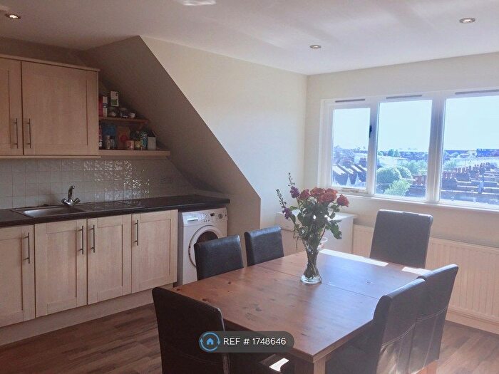 4 Bedroom Flat To Rent In Fulham Palace Road, London, W6