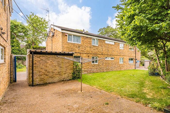 2 Bedroom Flat For Sale In Maddison Close, Teddington, TW11