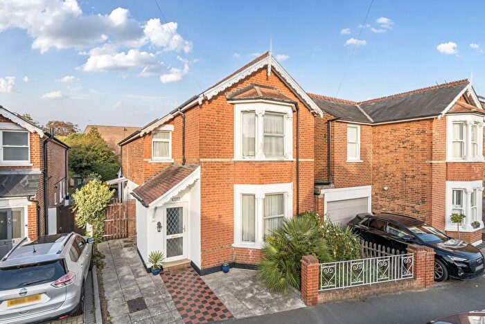 3 Bedroom Detached House For Sale In Dorchester Road, Weybridge, KT13
