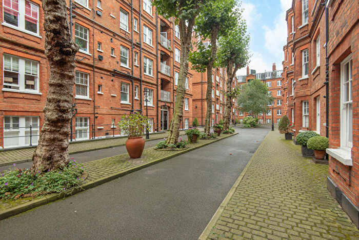 2 Bedroom Flat For Sale In Park Walk, London, SW10