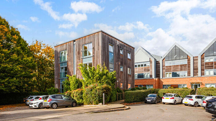 1 Bedroom Flat For Sale In Flat Dunton House, Whittets Ait, Weybridge, KT13