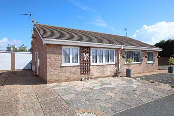 2 Bedroom Bungalow For Sale In Laurel Close, Clacton On Sea, CO15