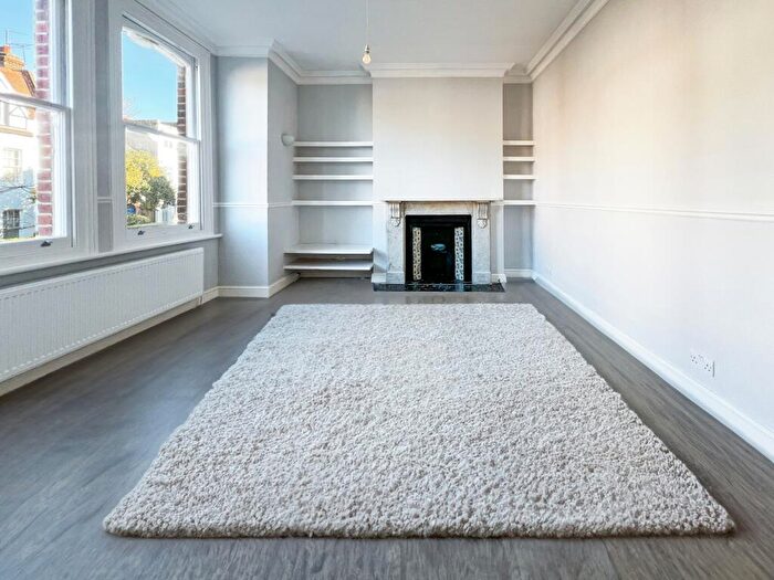 2 Bedroom Apartment To Rent In Weech Road, West Hampstead, NW6