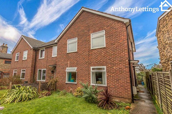 2 Bedroom Maisonette To Rent In Warren Terrace, Bengeo, SG14