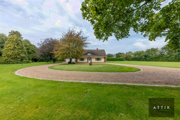 5 Bedroom Chalet For Sale In Old Buckenham Road, Carleton Rode, Norwich, NR16