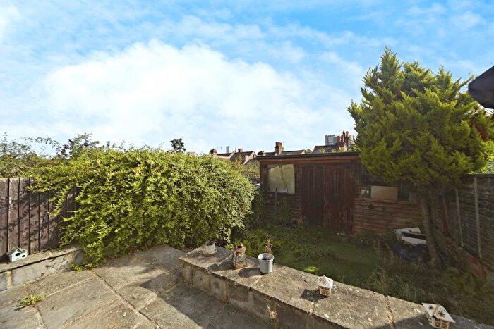 2 Bedroom End Of Terrace House For Sale In Harrisons Rise, Croydon, CR0