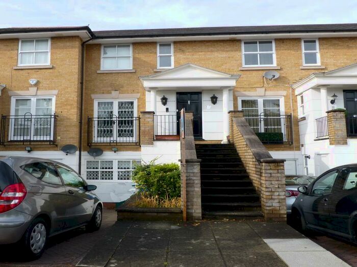4 Bedroom Terraced House To Rent In Goodwyn Avenue, Mill Hill, NW7