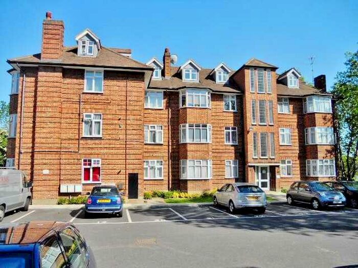 2 Bedroom Apartment To Rent In Parkwood Flats, Oakleigh Road North, London, N20