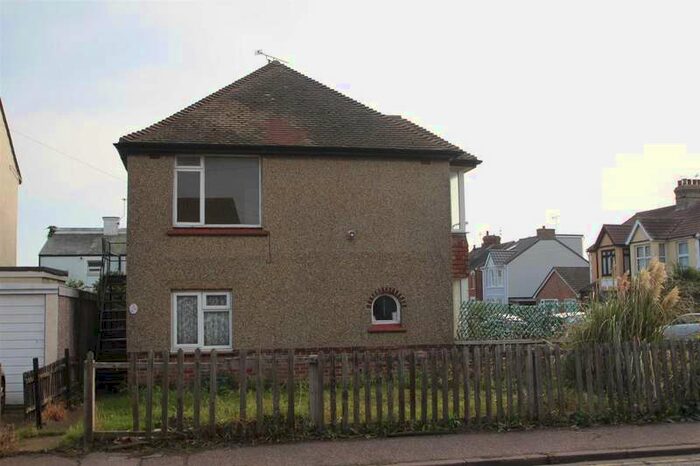2 Bedroom Flat To Rent In Old Road, Clacton-on-sea, CO15