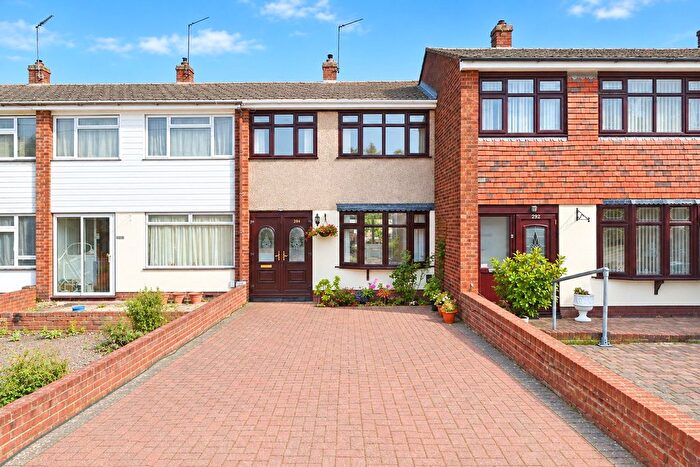 3 Bedroom Terraced House For Sale In Lodge Lane, Collier Row, Romford, RM5