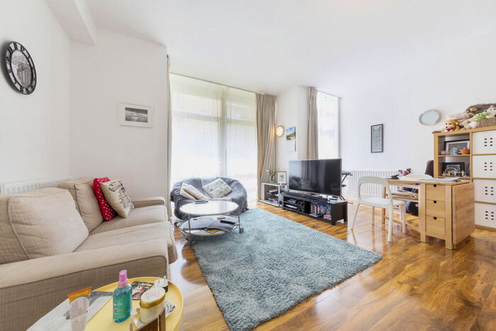 1 Bedroom Apartment To Rent In Gainsborough House, Cassilis Road, Canary Wharf, London, E14
