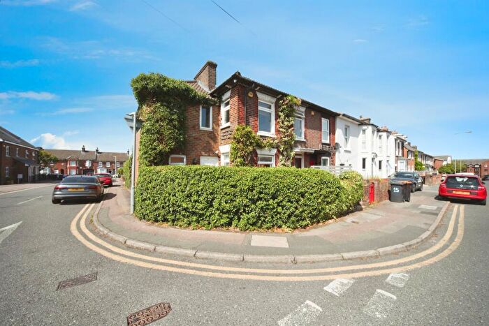 5 Bedroom End Of Terrace House For Sale In Chiltern Road, Dunstable, LU6