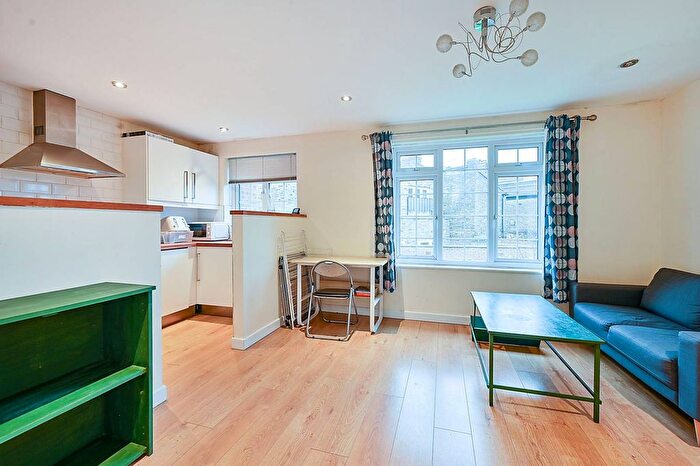 1 Bedroom Flat To Rent In Avenue Road, London, Acton, London, W3