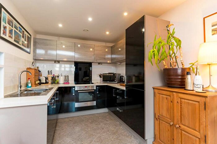 1 Bedroom Flat For Sale In Atlas Way, Oakgrove, MK10