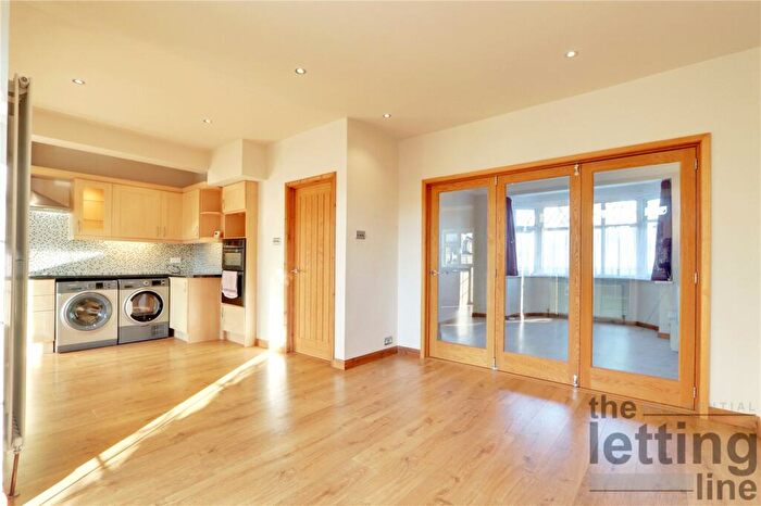 4 Bedroom Semi-Detached House To Rent In Fillebrook Avenue, Enfield, EN1