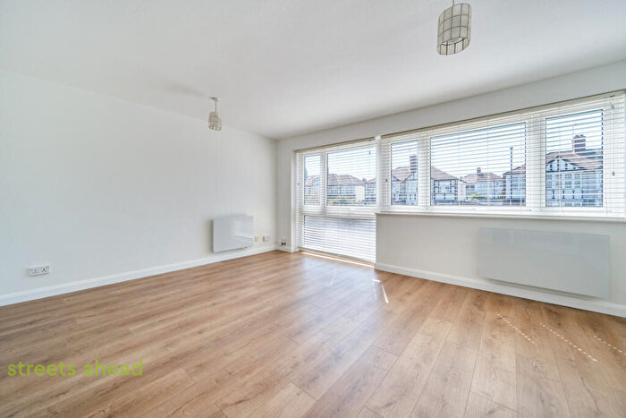 1 Bedroom Apartment For Sale In Lancaster Road, London, SE25