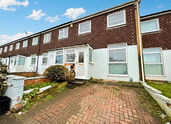 3 Bedroom Terraced House For Sale In Gregories Close, Luton, Bedfordshire, LU3