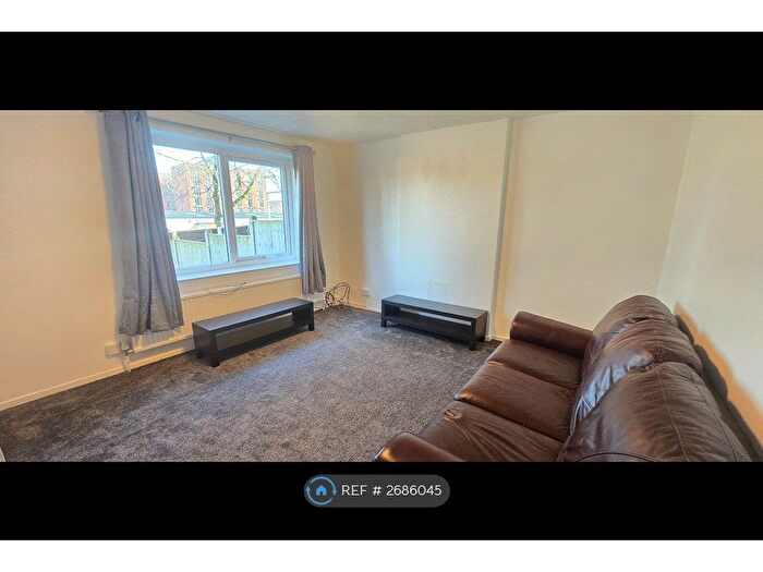 3 Bedroom Terraced House To Rent In Lovell Park View, Leeds, LS7