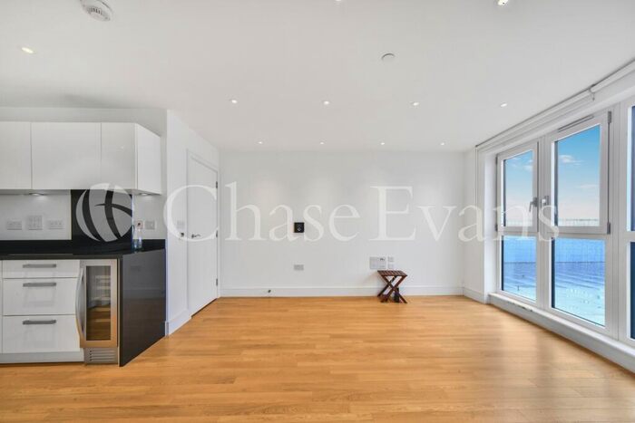 1 Bedroom Apartment To Rent In Gillespie Court, Queensland Terrace, Islington, N7