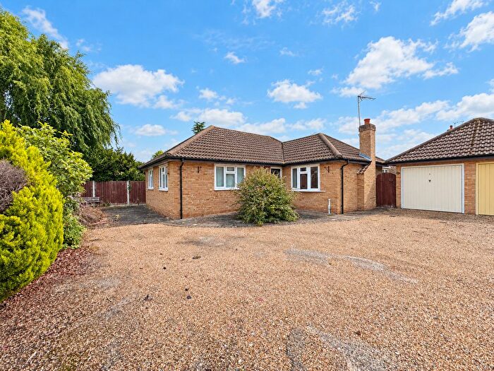 3 Bedroom Detached Bungalow For Sale In Main Road, Hawkwell, SS5