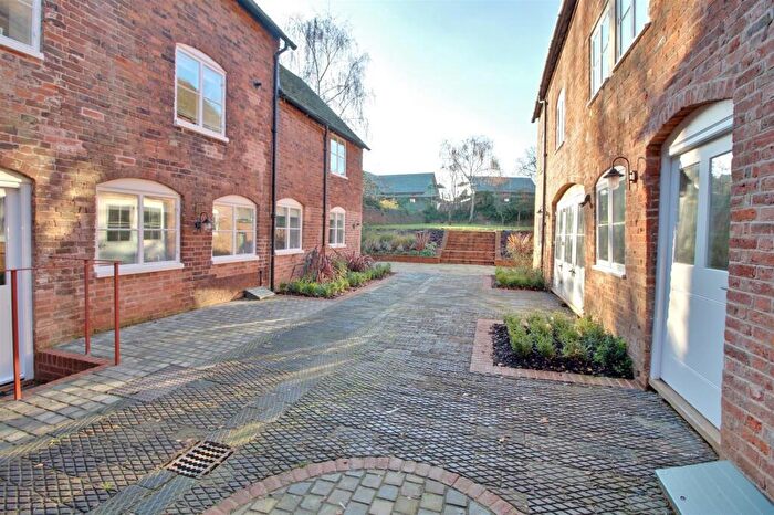4 Bedroom Maisonette To Rent In High Street, Newent, GL18