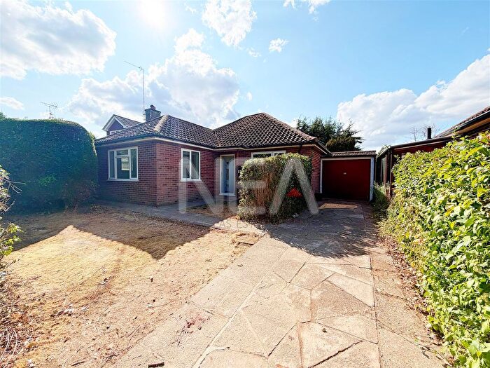 2 Bedroom Detached Bungalow To Rent In Hewett Avenue, Caversham, Reading, RG4