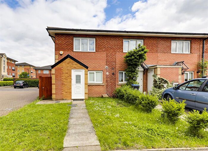 3 Bedroom End Of Terrace House For Sale In Pentland Close, Edmonton, N9