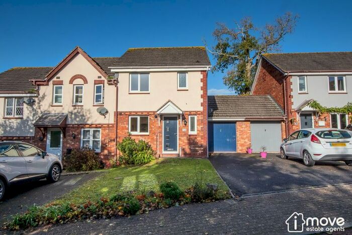 3 Bedroom End Of Terrace House To Rent In Cormorant Close, Torquay, TQ2