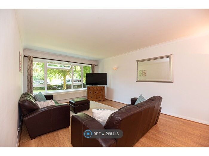 2 Bedroom Flat To Rent In Durham Road, London, SW20