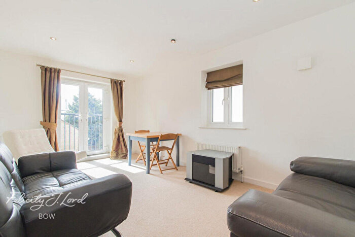 2 Bedroom Flat To Rent In St Pauls Way, London, E3