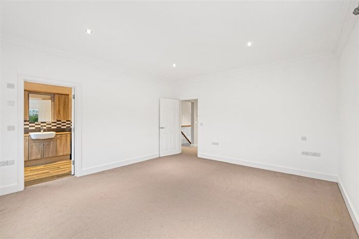 5 Bedroom Detached House For Sale In Torksey Lock, Lincoln, LN1