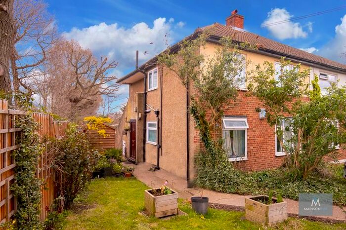 2 Bedroom Maisonette To Rent In Barncroft Road, Loughton, IG10