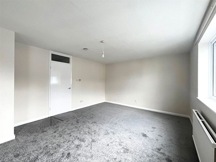1 Bedroom Flat To Rent In Gloucester Road, Littlehampton, West Sussex, BN17