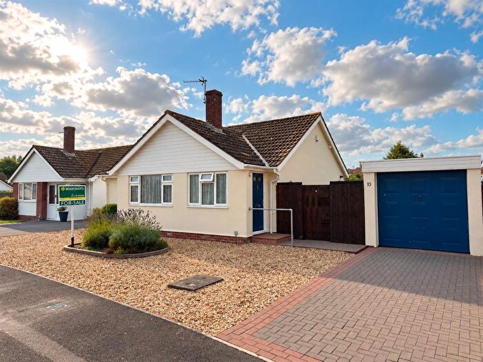 2 Bedroom Detached Bungalow For Sale In Martins Close, Burnham-On-Sea, TA8