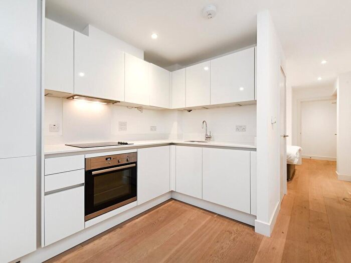 1 Bedroom Apartment For Sale In Clyde Square, London, E14