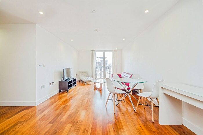 2 Bedroom Flat For Sale In The Hayes, Cardiff, CF10
