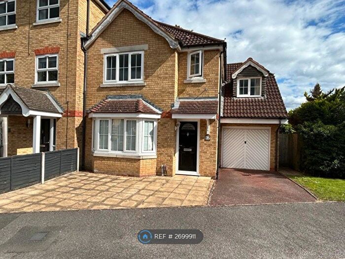 5 Bedroom Semi-Detached House To Rent In Nightingale Shott, Egham, TW20