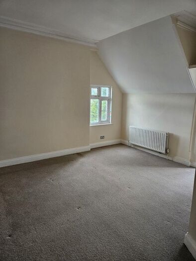 3 Bedroom Flat To Rent In St. Augustines Avenue, South Croydon, Surrey., CR2