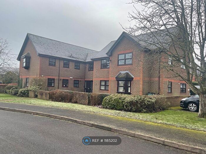 2 Bedroom Flat To Rent In The Strettons, Bradfield, RG7