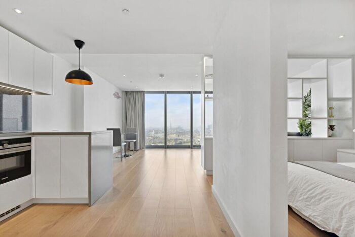 Apartment To Rent In Landmark Pinnacle, Marsh Wall, E14