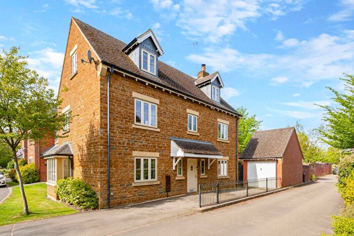 5 Bedroom Detached House For Sale In Crab Tree Close, Bloxham, OX15
