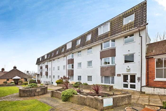 2 Bedroom Flat For Sale In Crofton Court, The Avenue, Yeovil, BA21