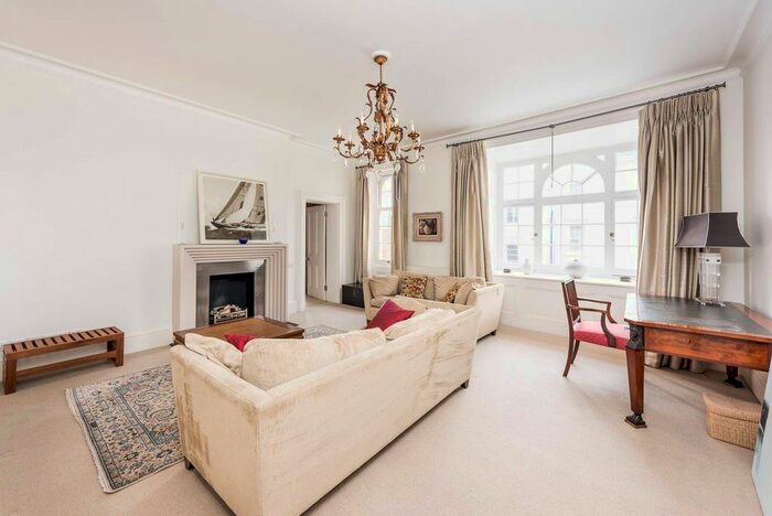 3 Bedroom Flat To Rent In Ebury Street, Belgravia, London, SW1W