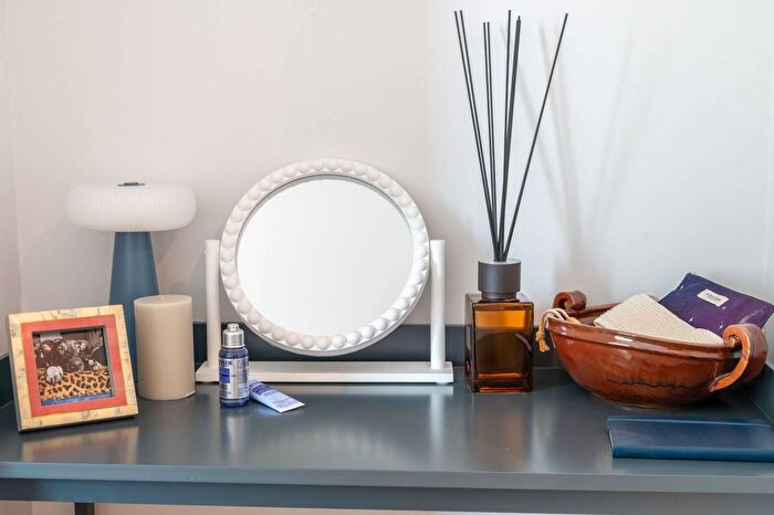 2 Bedroom Flat To Rent In The Maple, Brent Cross, London, NW2