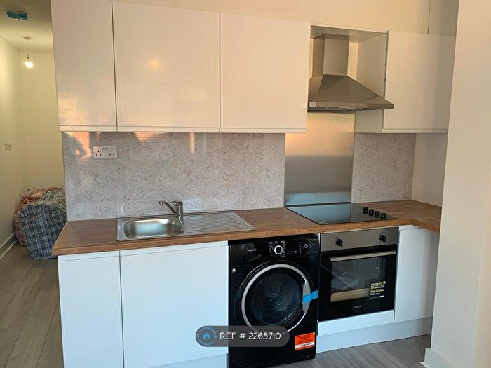 1 Bedroom Flat To Rent In Lampton Park Road, Hounslow, TW3
