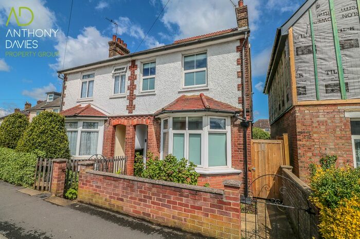 3 Bedroom Semi-Detached House To Rent In Rye Road, Hoddesdon, EN11