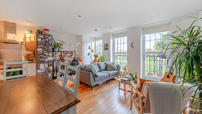 1 Bedroom Flat For Sale In Ellis Terrace, , London, SE11