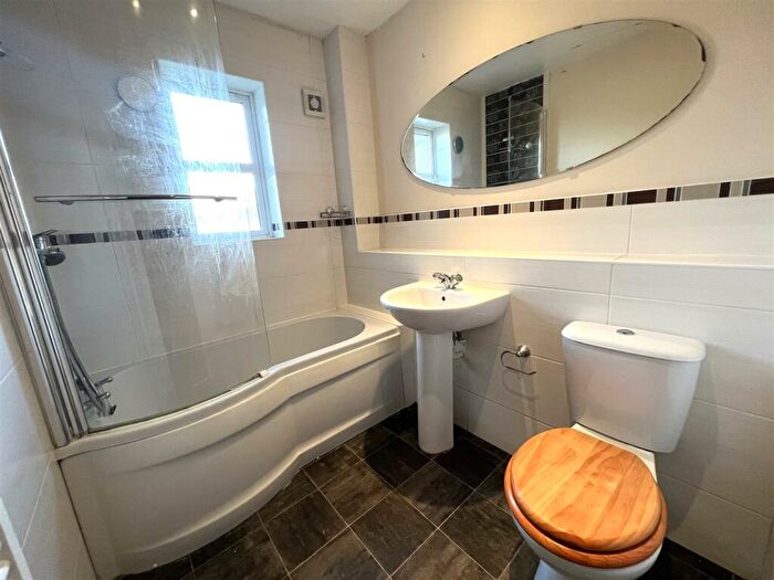 2 Bedroom Flat To Rent In Coventry Road, Exhall, CV7