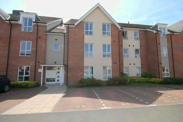 2 Bedroom Flat To Rent In Harrow Close, Addlestone, KT15